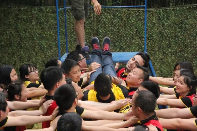 “向梦想出发” 必发销售团建活动完善绽放